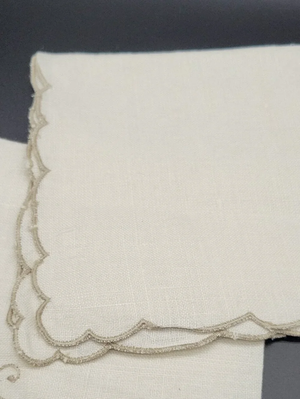 2Vintage White Traditional Floral Embroidered Linen Square Napkins Set of 2 Wedd
